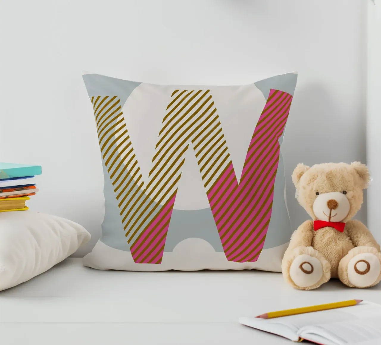 W Typeface Alphabet cuscino da lazydaypaper