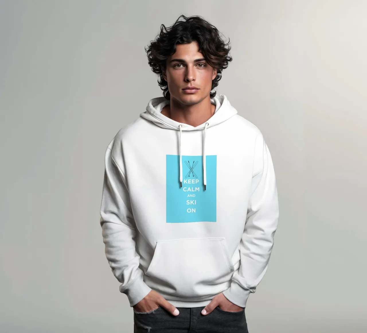 Keep Calm and Ski On - Light Blue felpa con cappuccio da FABOArt