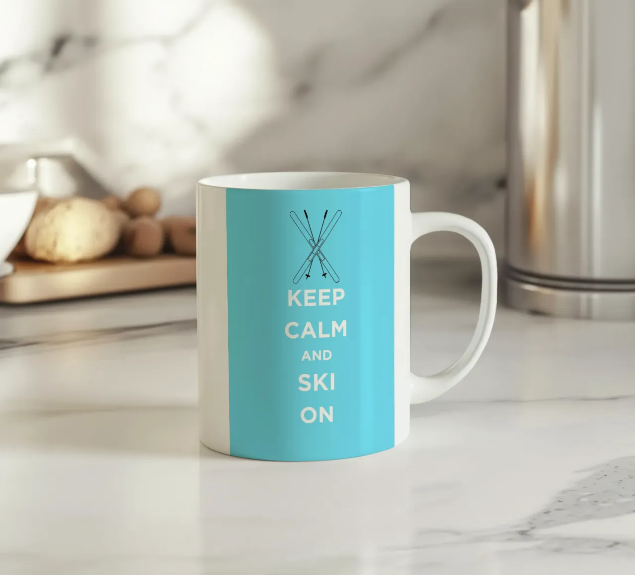 Keep Calm and Ski On - Light Blue tazza in ceramica da FABOArt