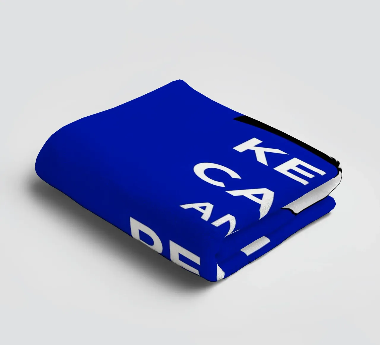 Keep Calm and Read On - Blue Background asciugamano da bagno da FABOArt