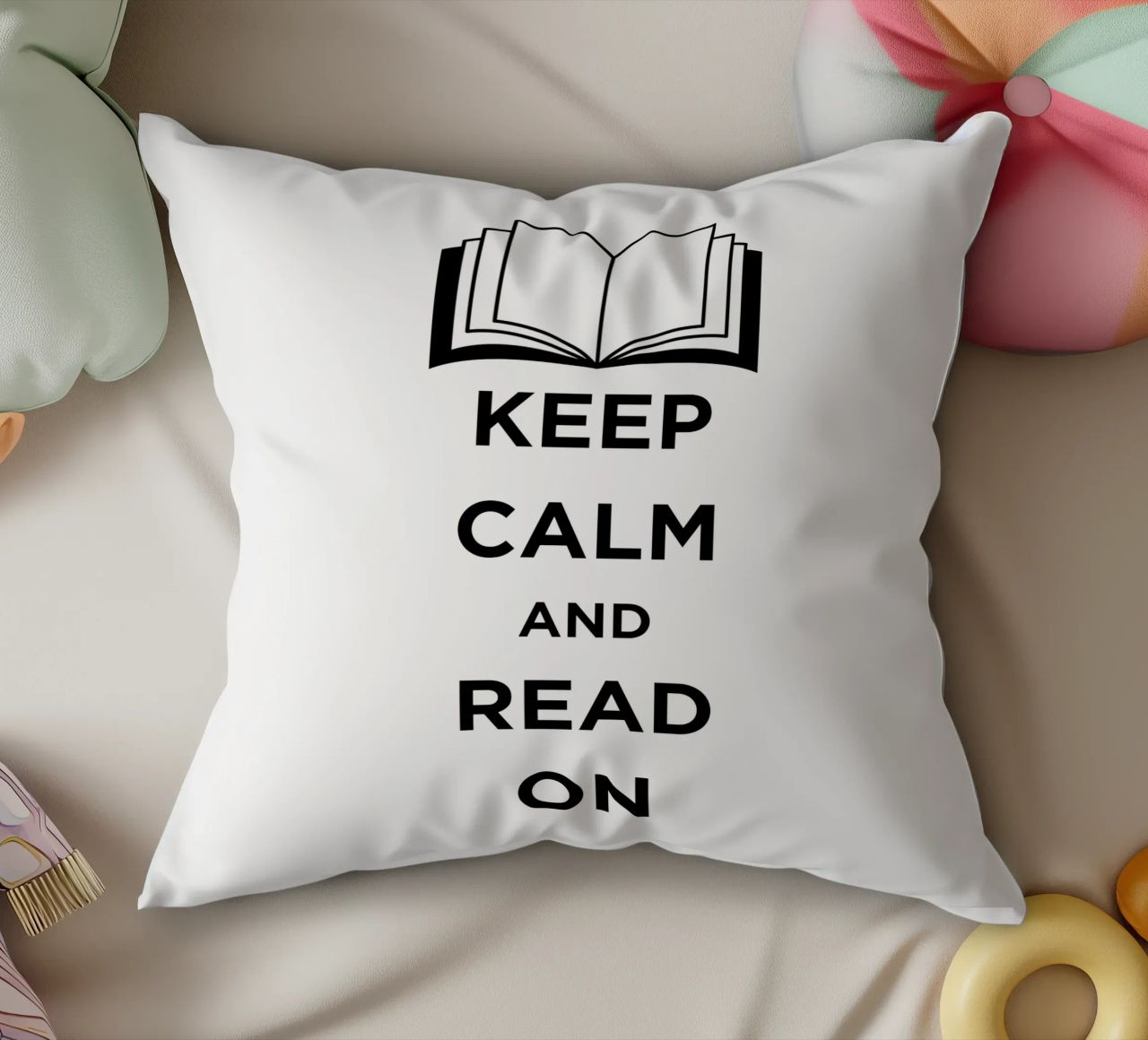 KEEP CALM AND READ ON cuscino da FABOArt