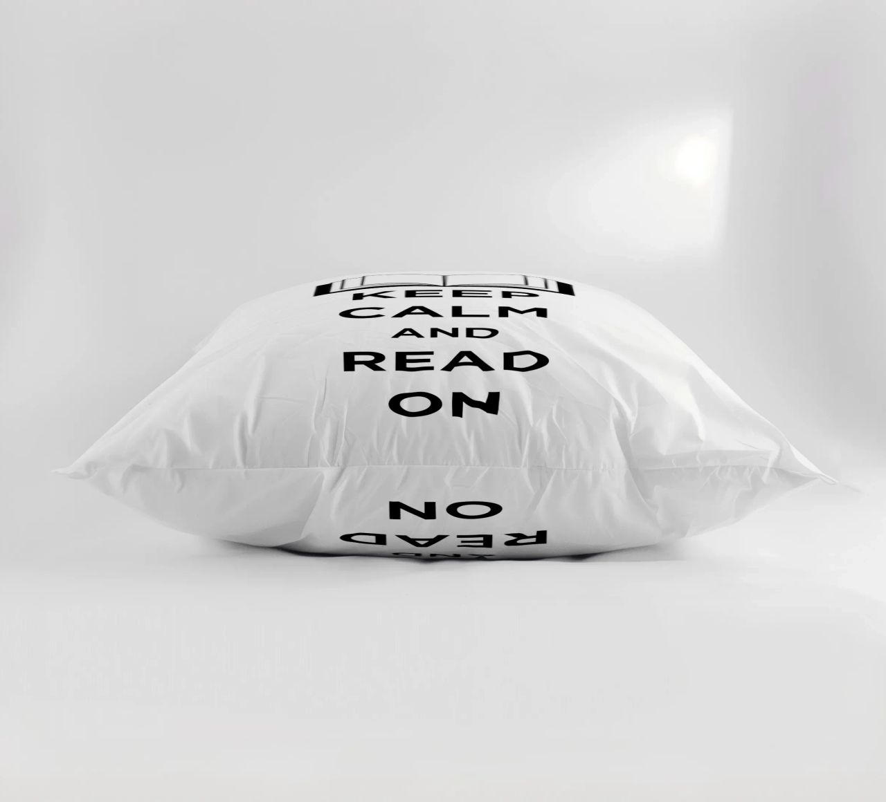 KEEP CALM AND READ ON cuscino da FABOArt