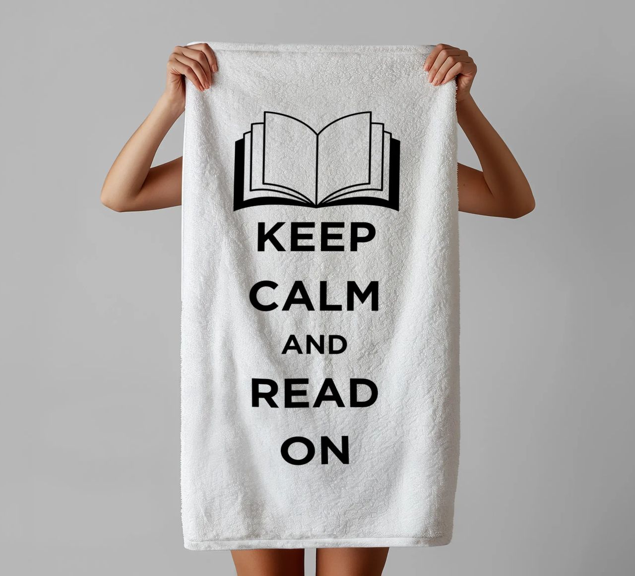 KEEP CALM AND READ ON asciugamano da bagno da FABOArt