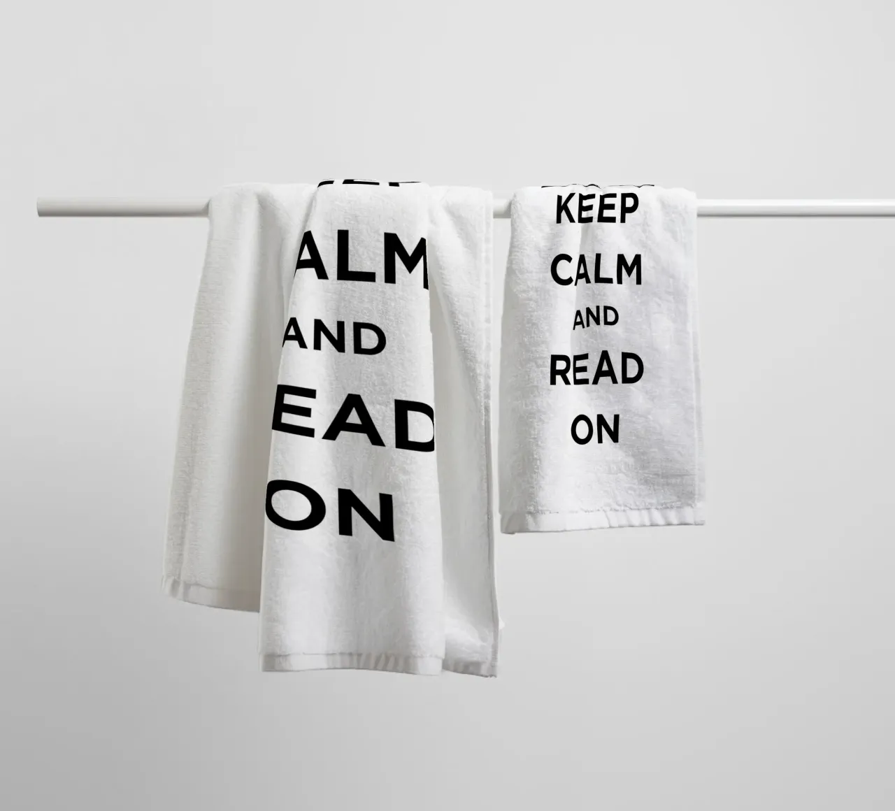 KEEP CALM AND READ ON Handtuch von FABOArt