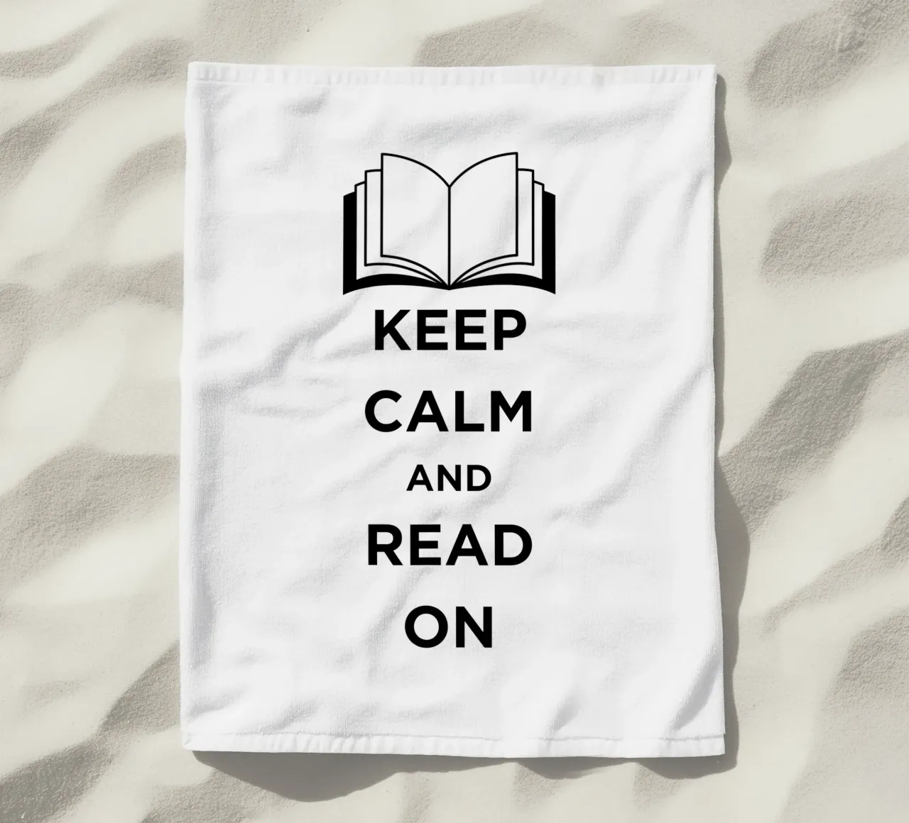 KEEP CALM AND READ ON strandhanddoek van FABOArt