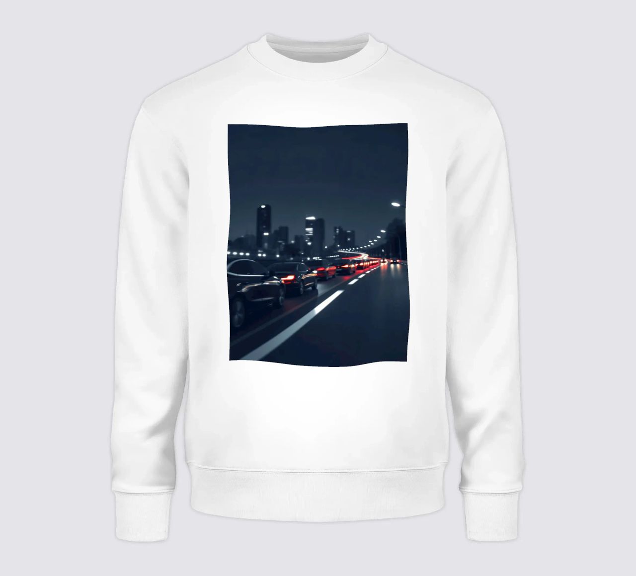 Traffic moving through a city highway at nigh felpa da DesignDoodle