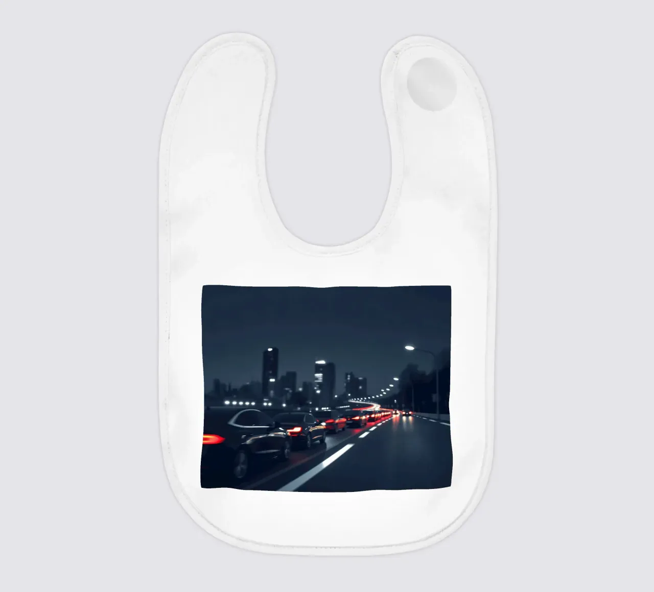 Traffic moving through a city highway at nigh bavaglino da DesignDoodle