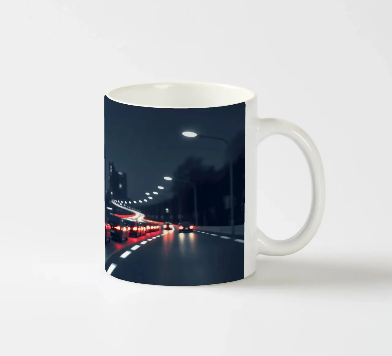 Traffic moving through a city highway at nigh tazza in ceramica da DesignDoodle
