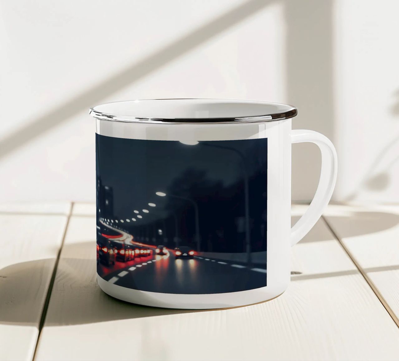 Traffic moving through a city highway at nigh tazza in smalto da DesignDoodle