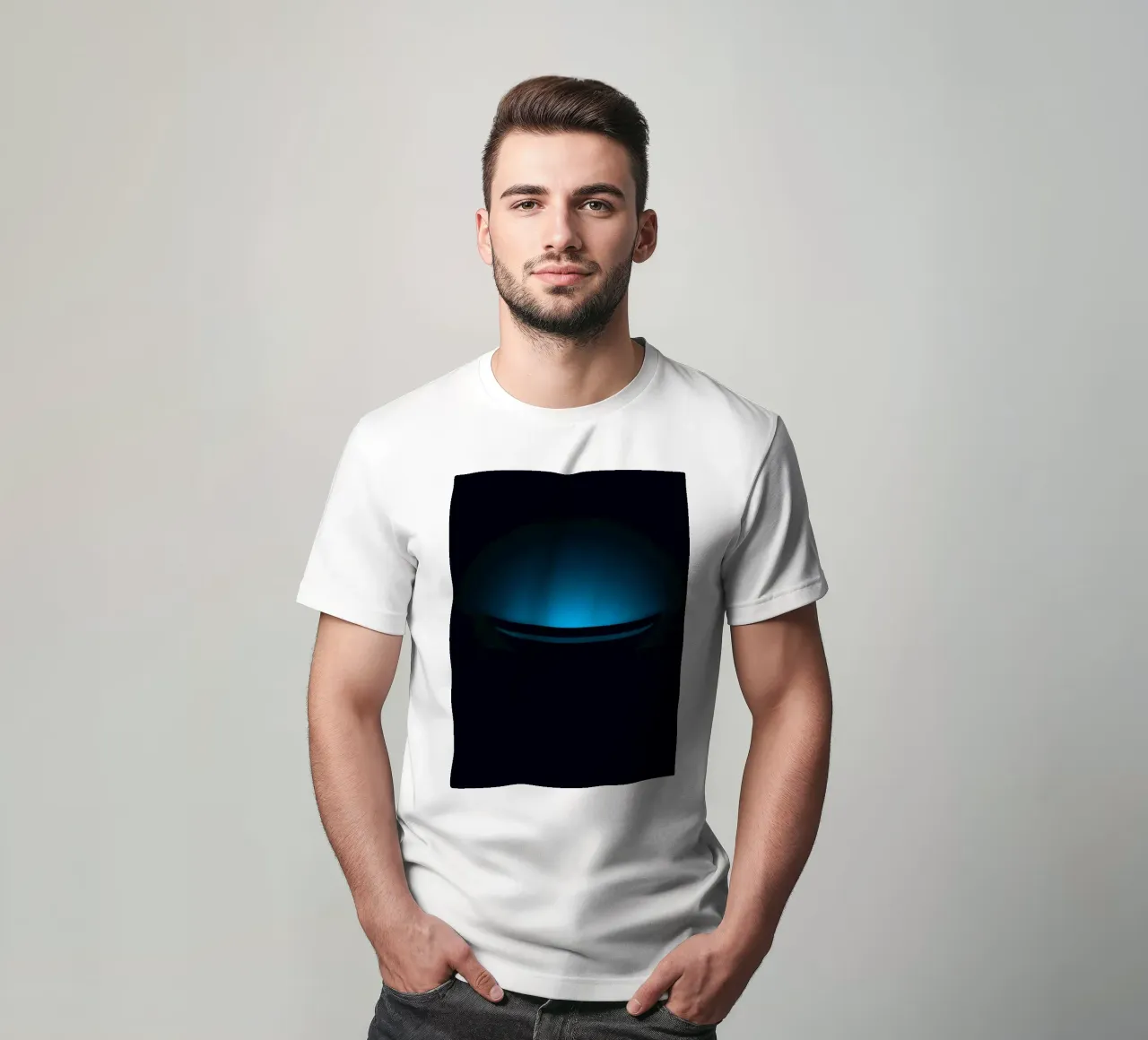 Sottile bagliore blu che illumina una superficie curva in un set buio t-shirt da DesignDoodle