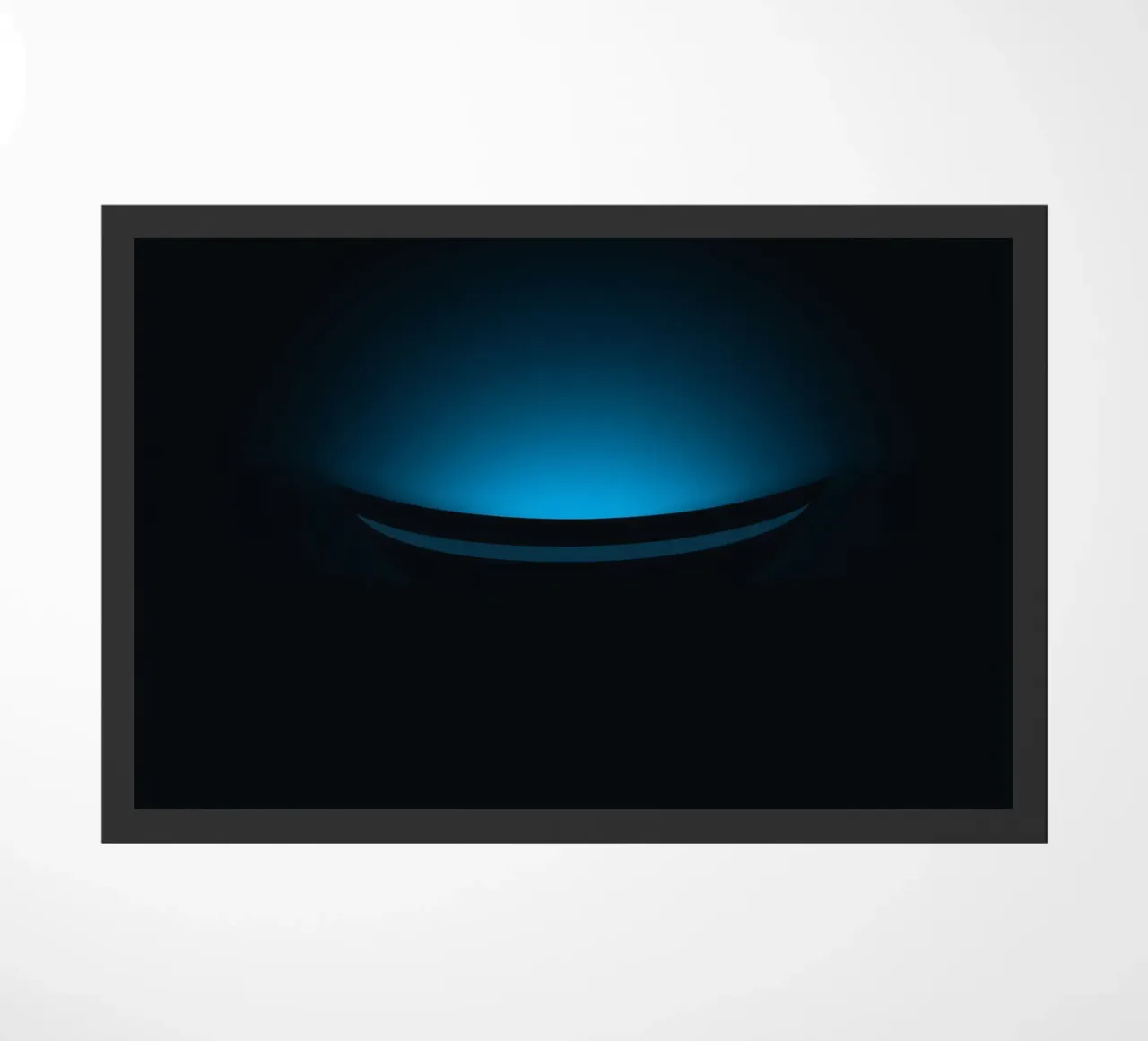 Sottile bagliore blu che illumina una superficie curva in un set buio zerbino da DesignDoodle