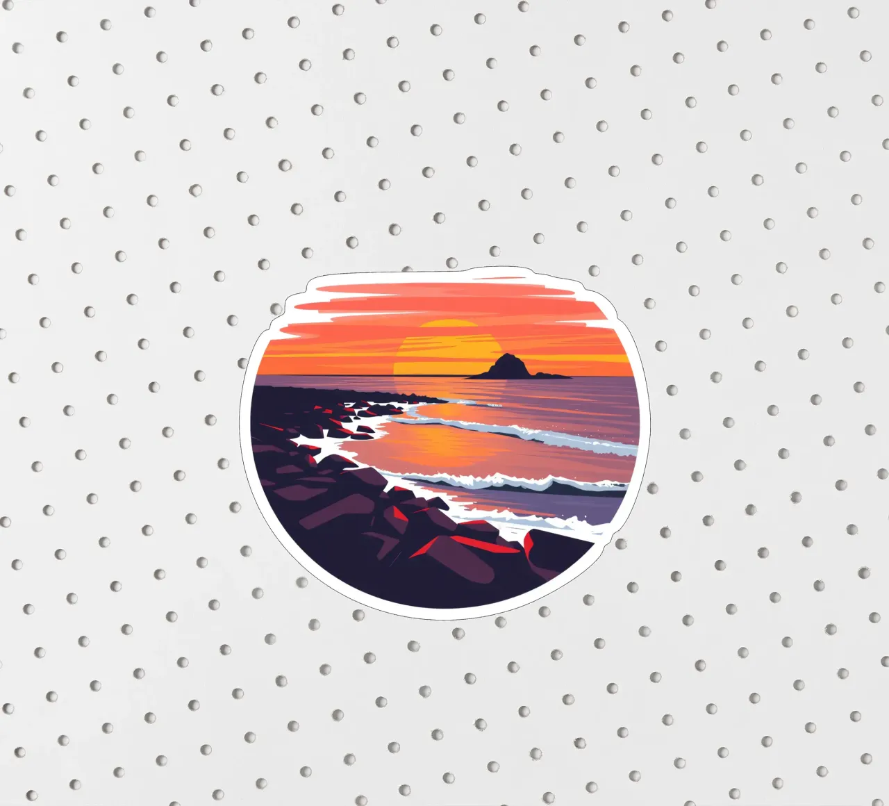Prachtige zonsondergang boven een rotsachtige kustlijn met zachte golven sticker van DesignDoodle