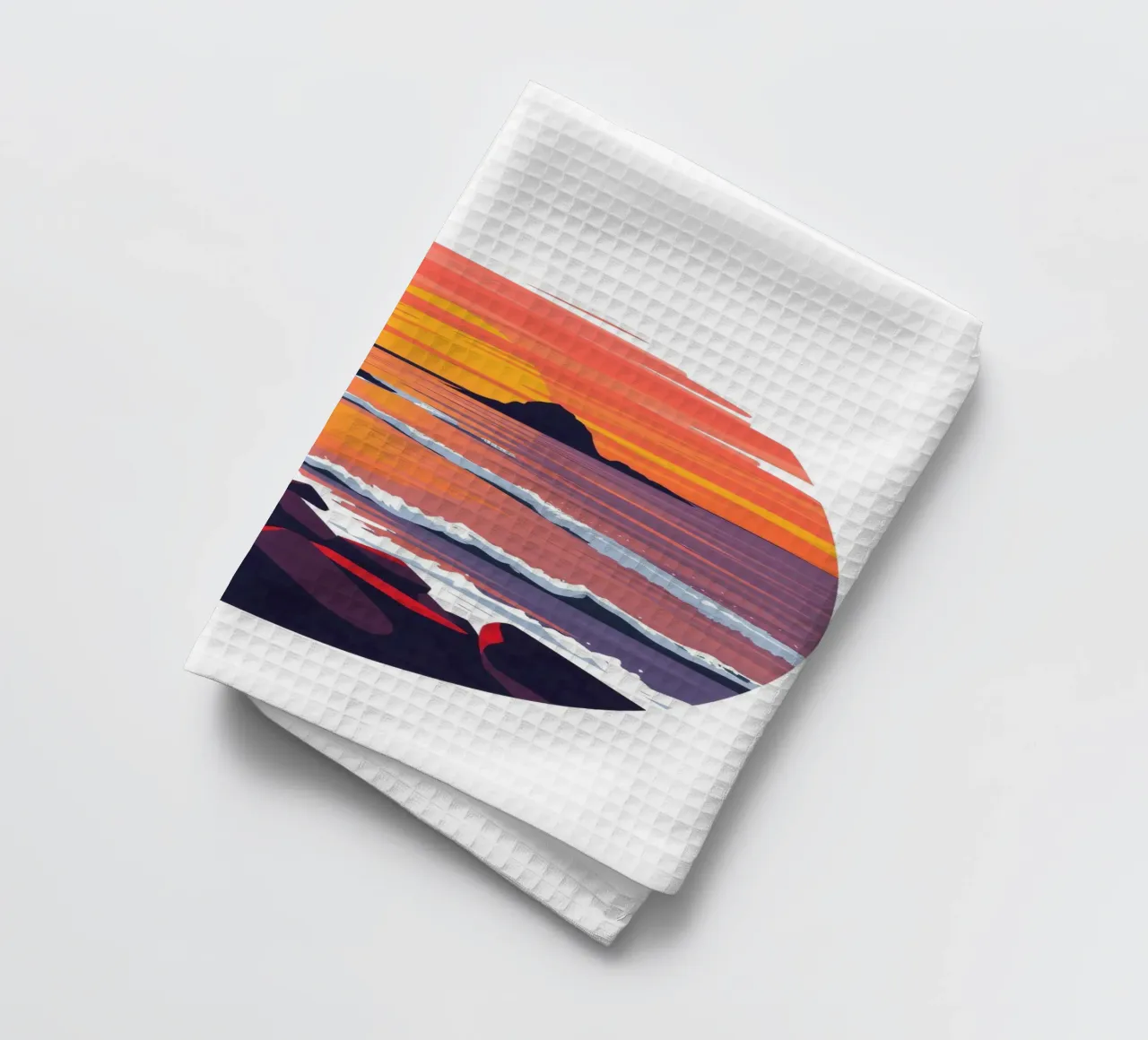 Prachtige zonsondergang boven een rotsachtige kustlijn met zachte golven theedoek van DesignDoodle