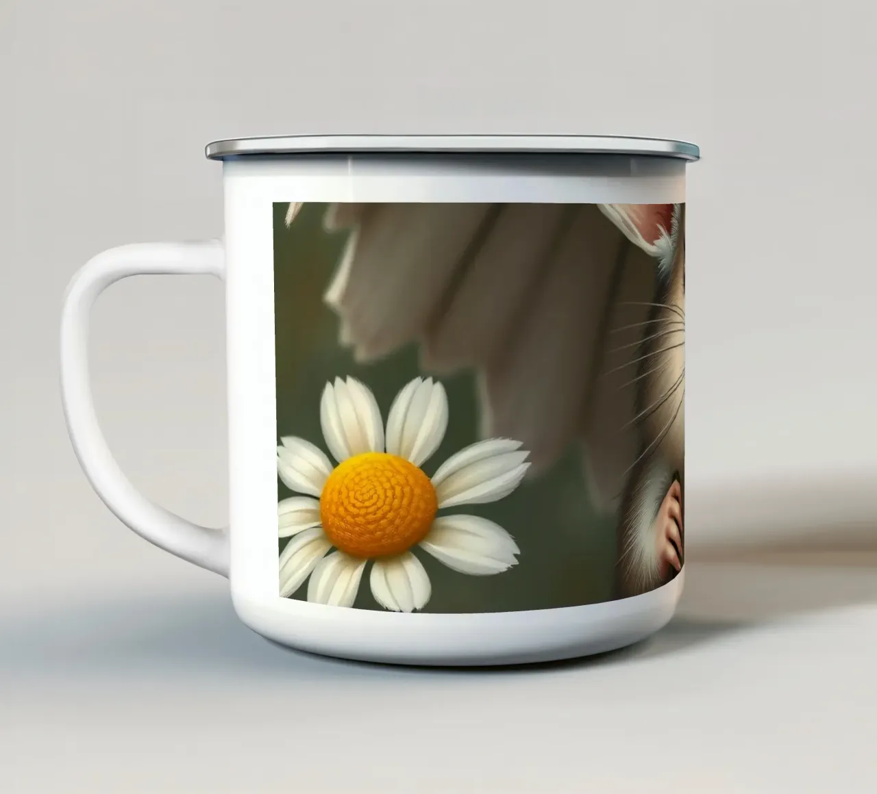Un simpatico topo al riparo sotto un ombrello di margherite tazza in smalto da DesignDoodle
